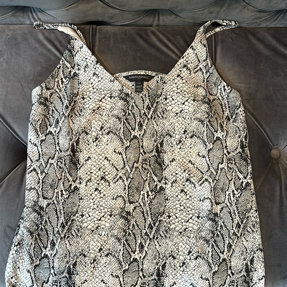 Banana Republic tank top! Size: Woman’s XXS Petite